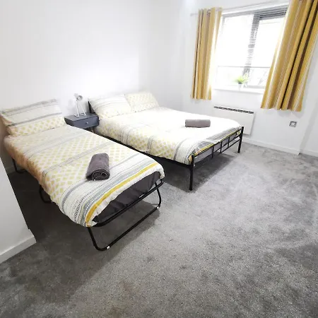 2 Bedroom 2 Bath Apartment, Sleeps 4, Town Centre Wolverhampton Exterior photo