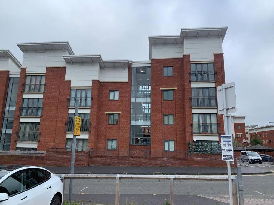 Apartment 2 Bedroom 2 Bath Apartment, Sleeps 4, Town Centre