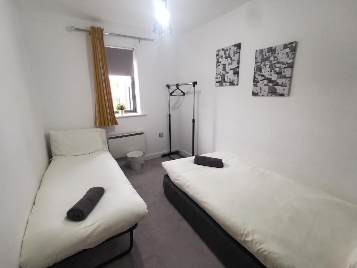 2 Bedroom 2 Bath Apartment, Sleeps 4, Town Centre Wolverhampton